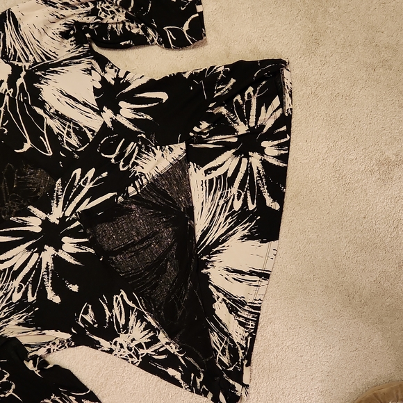 Lane Bryant wrap style top 3/4 sleeves 18/20 black & cream W-541 - Picture 4 of 8